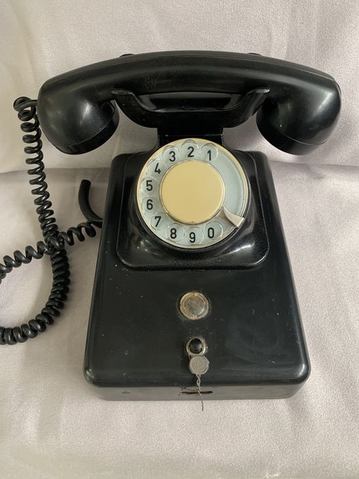 Стар телефонен апарат TESLA 58 г.