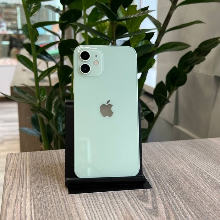 iPhone 12 64гб памяти срочно продам