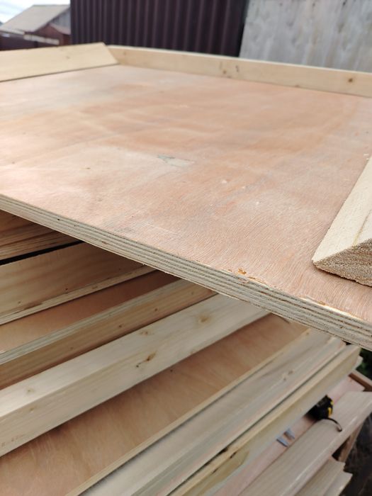 Фанера размером  1м* 1.10м, толщина 1.9см, 1,2см