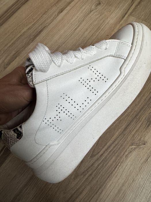 Оригинални спортно/елегантни обувки ест. кожа MLN ! 38,5