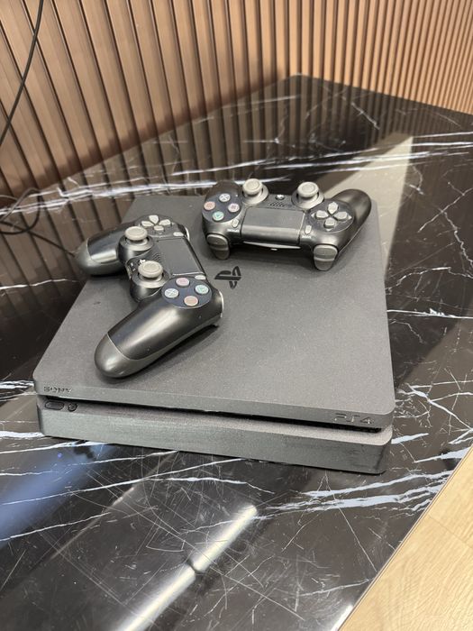 Продам Playstation 4 / playstation 4 soyiladi