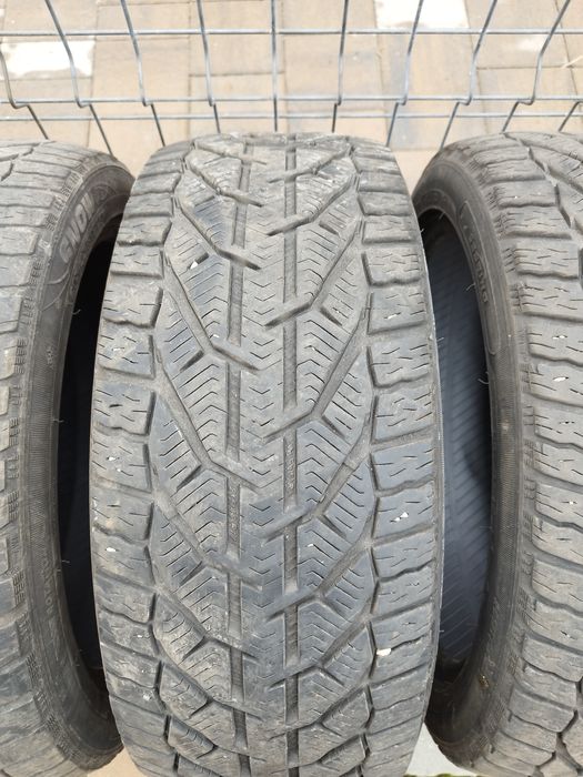 Vând 4 cauciucuri de iarnă SEBRING SNOW 215/45 R17