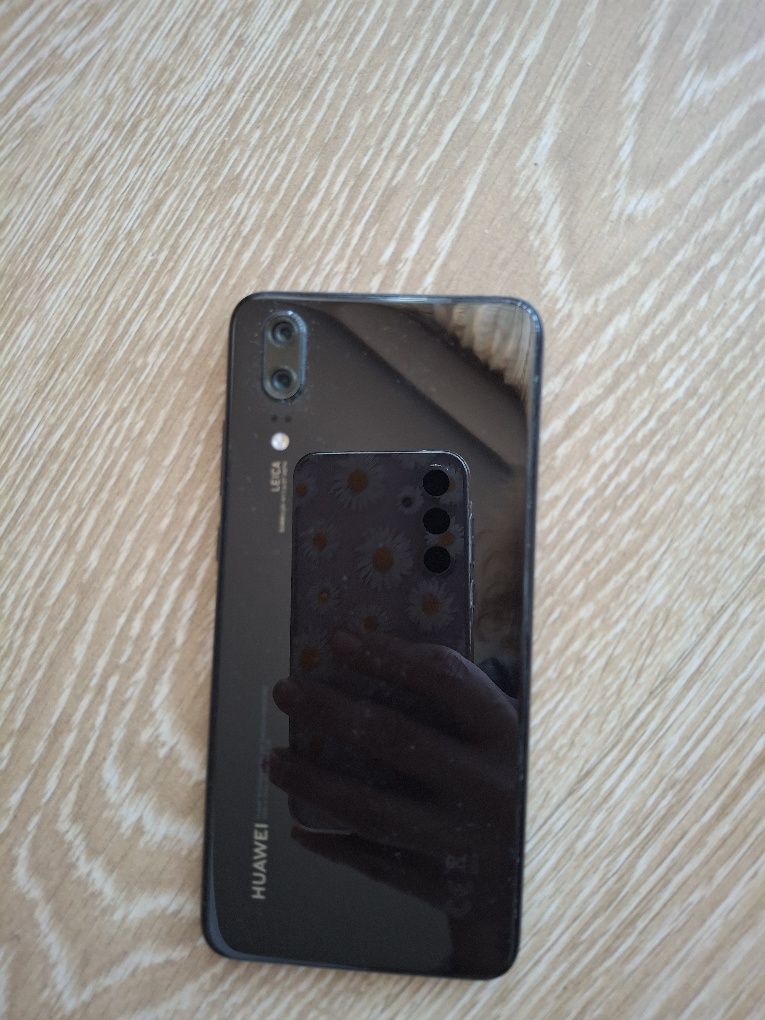 Телефон Huawei P20