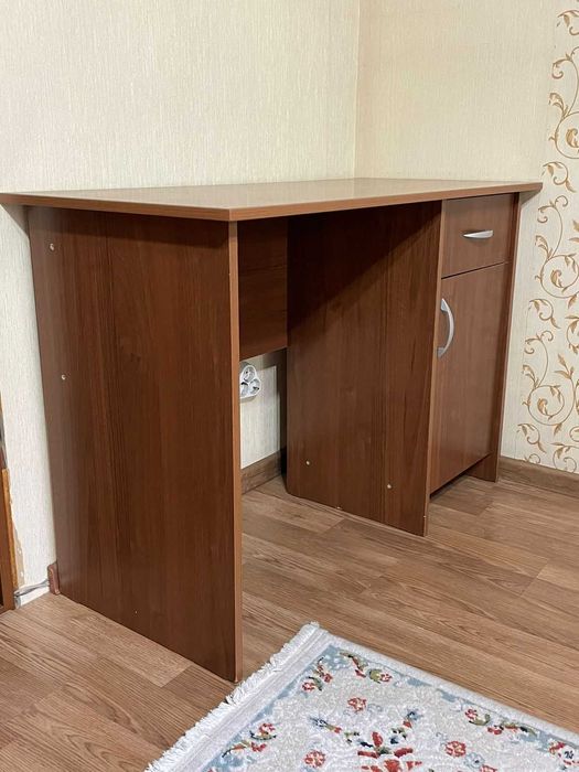 Стол письменный, парта