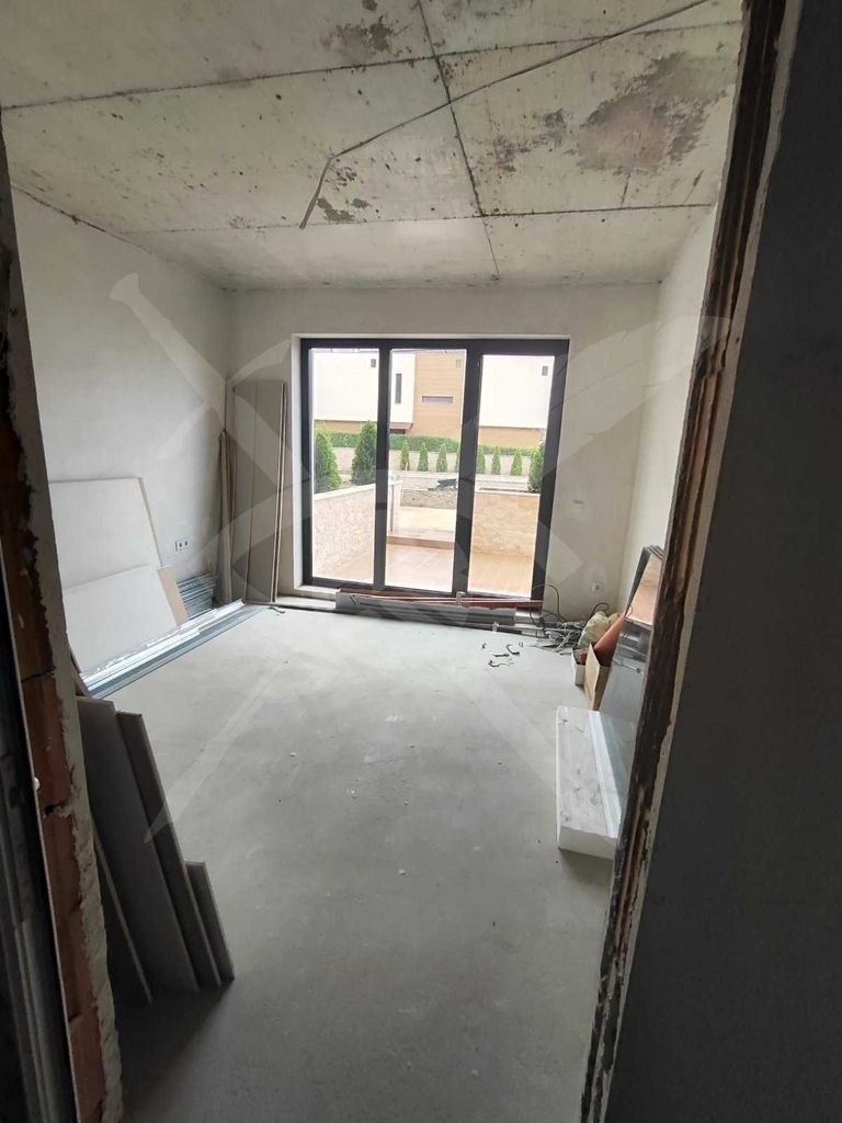 Продава се Тристаен апартамент в Варна, Бриз - 350 кв.м за 858 €/кв.м - Снимка #5