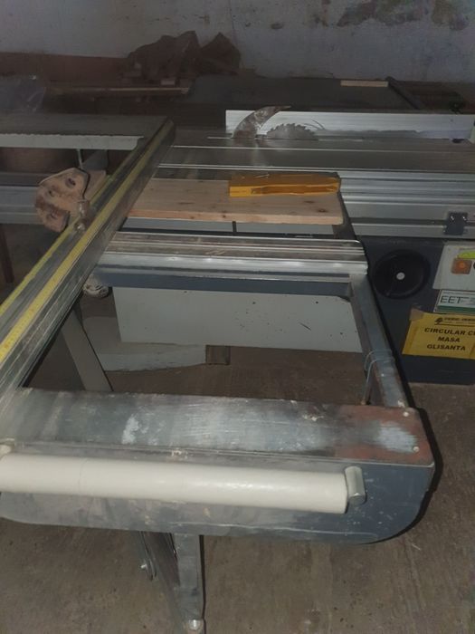 Circular cu incizor marca holzprod . Utilaj industrial stare perfrcta