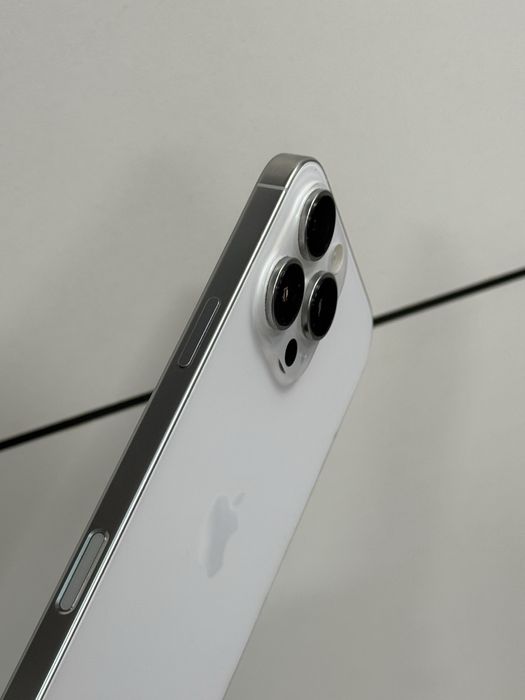 Продавам перфектен iPhone 16 PRO MAX 90 цикъла