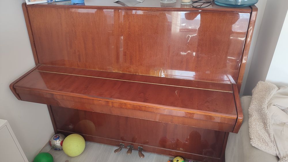 Руско пиано Tchaika