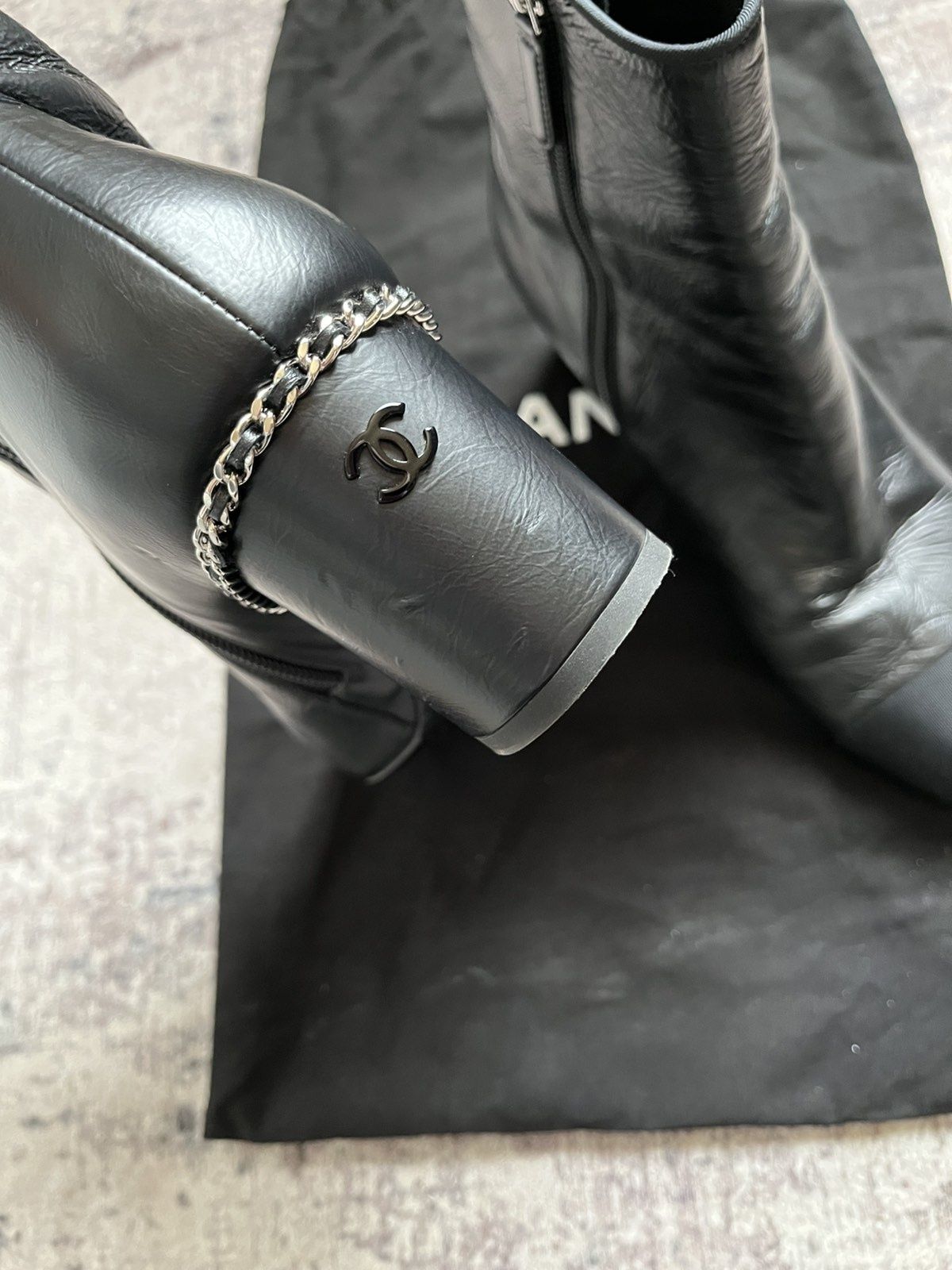 Chanel кожени боти