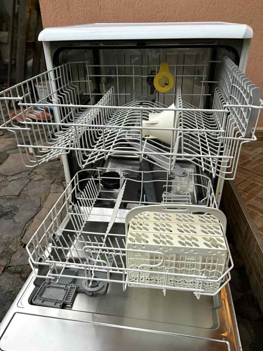 Vând maşină de spălat vase