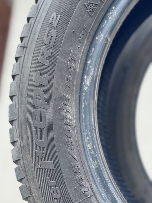 2 buc. Anvelope iarna Hankook, 185/60 R15 84T (390 lei amândouă)