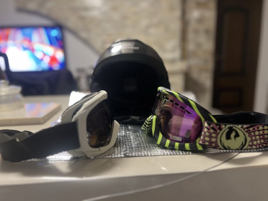 Дамска ски каска Mango с два чифта очила