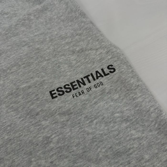 Pantaloni scurti Essentials Fear of God gri