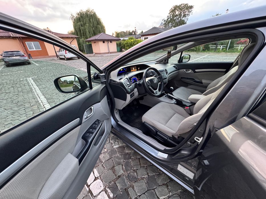 Honda Civic 4D 1.8 ES M/T Executive