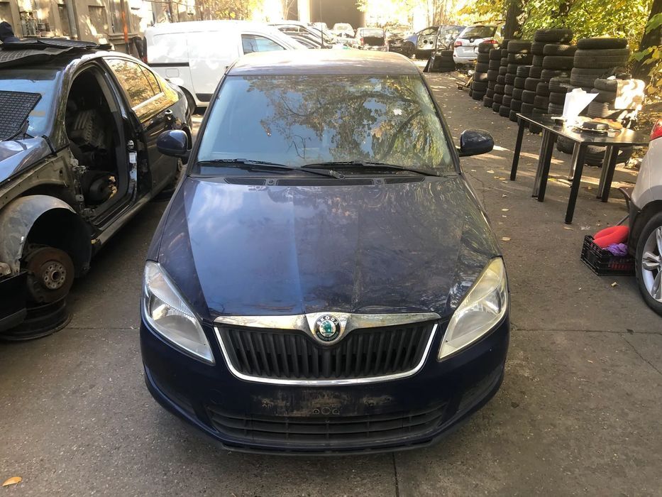 Dezmembrez Skoda Fabia 2 facelift albastru 1.2 benzina 2011