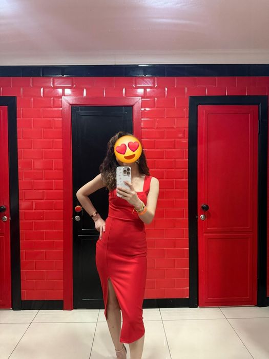 Платье красное.срочно продам