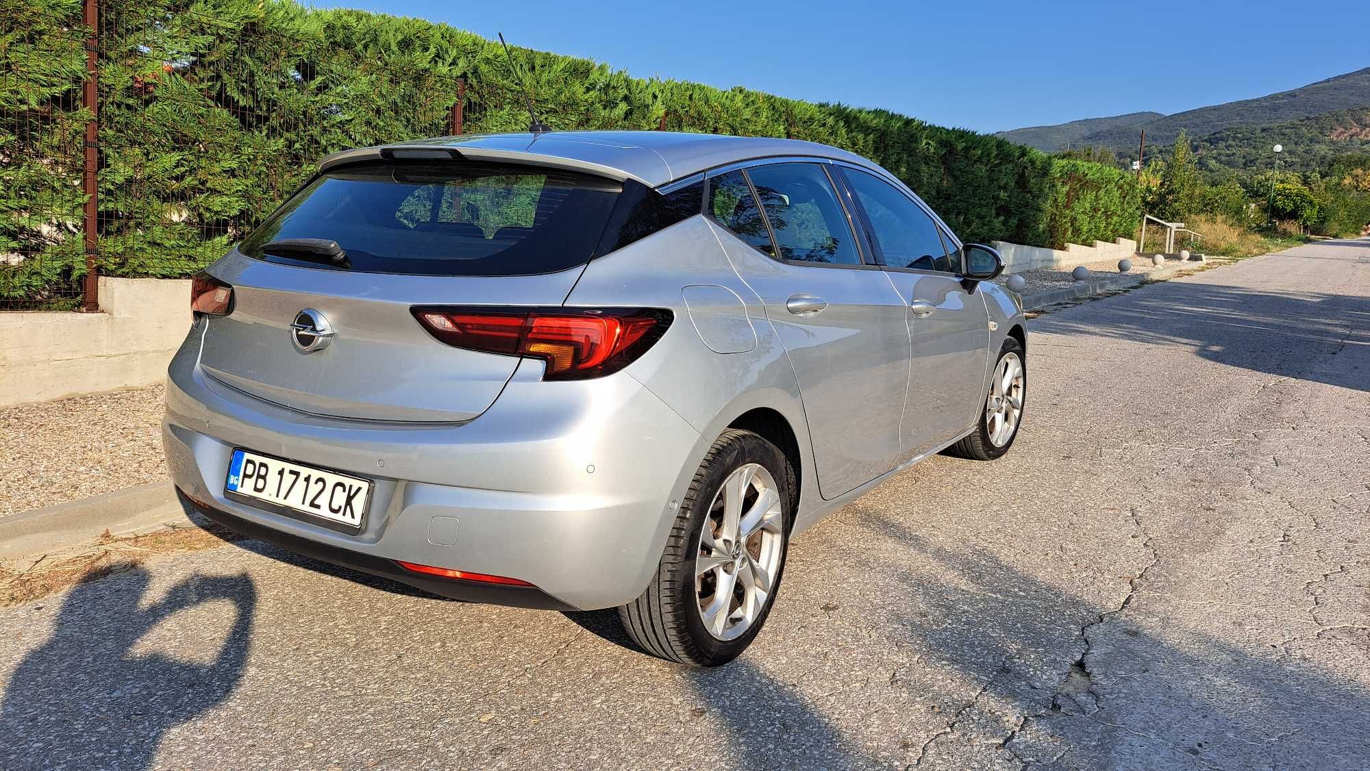 Продавам Opel Astra K