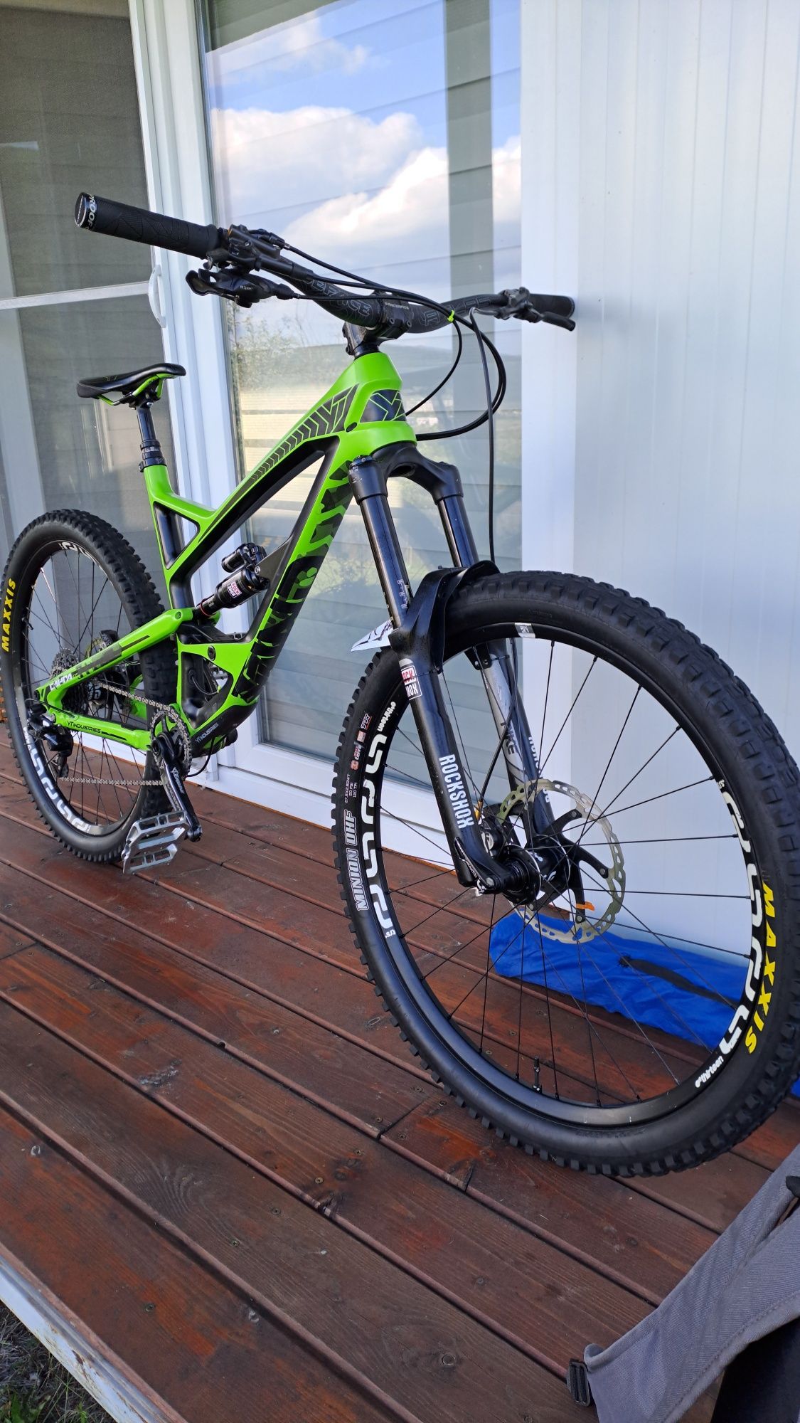 Bicicleta full suspension YT Capra CF