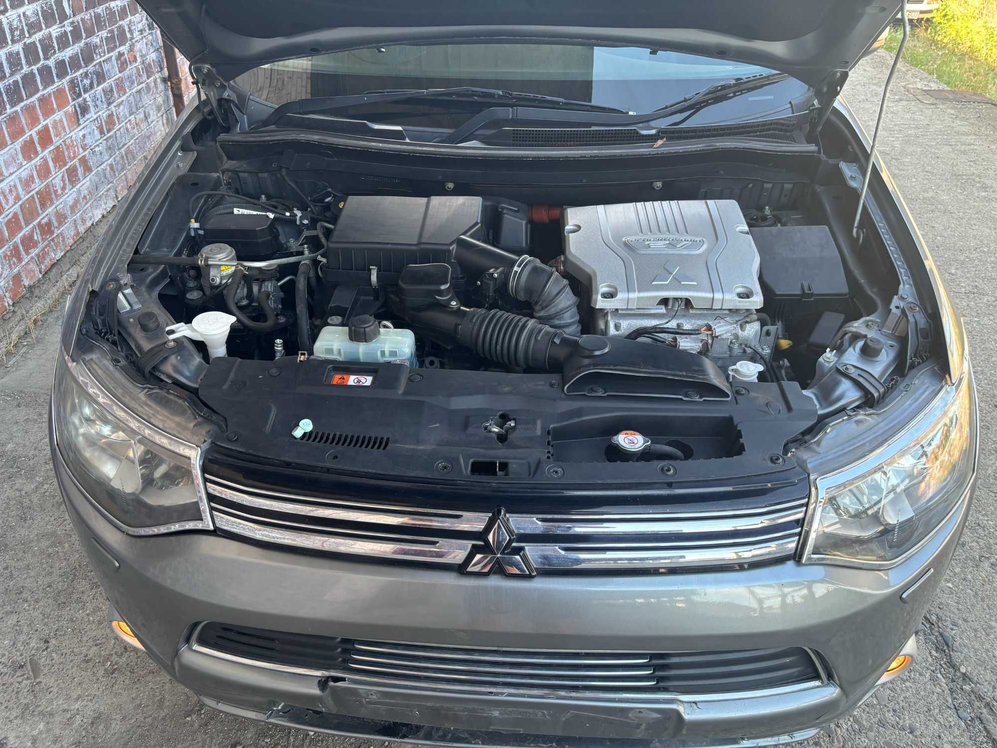 fata completa si piese mitsubishi outlander 3 phev din dezmembrari