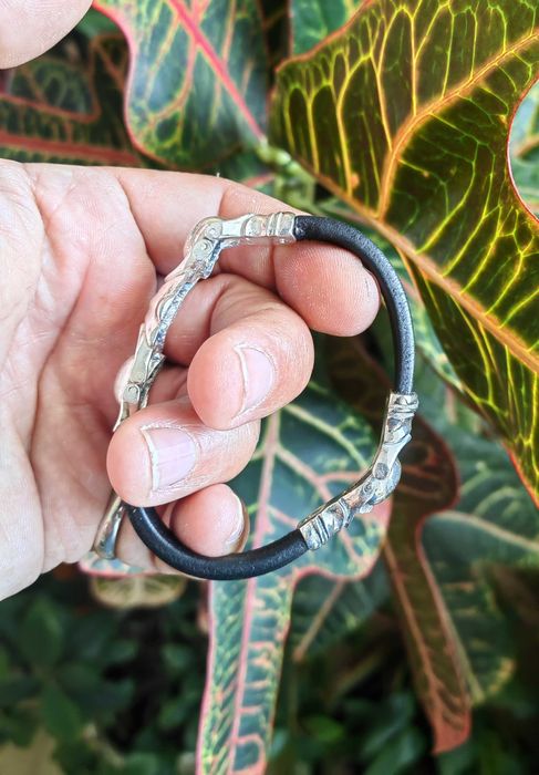 Мъжка сребърна гривна, гривна от сребро и кожа, голяма сребърна гривна