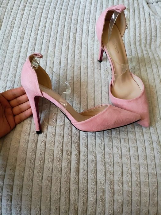 Дамски обувки на висок ток