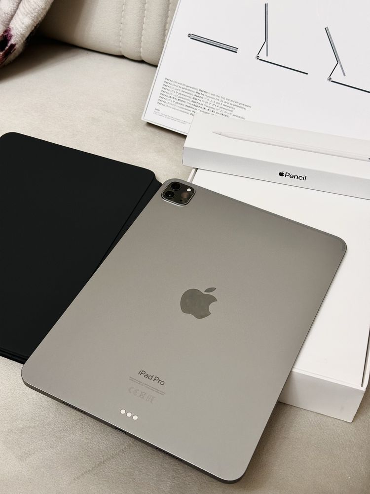 iPad Pro 11, Magic Keyboard, Apple pencil