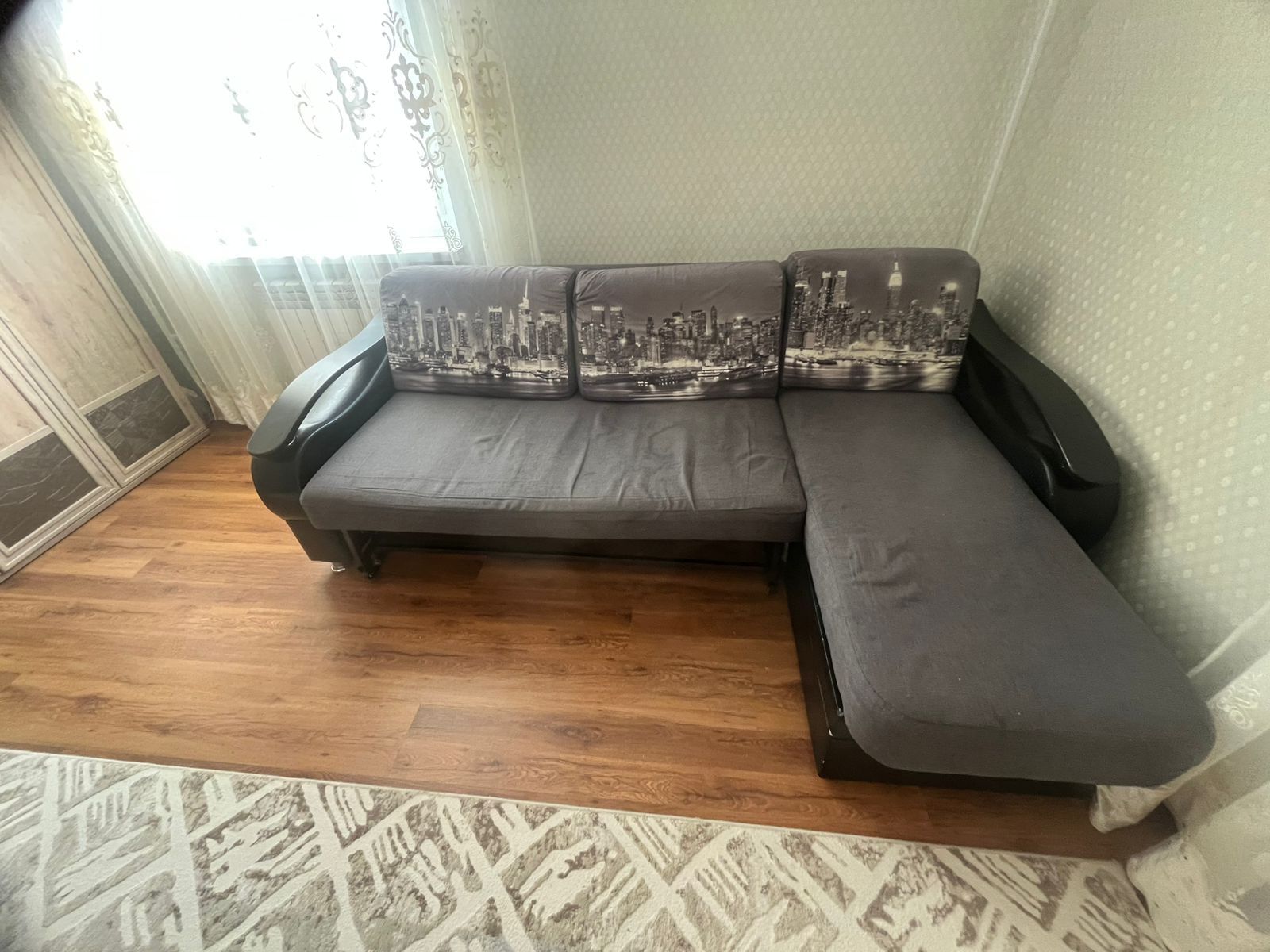 Продам диван угловой