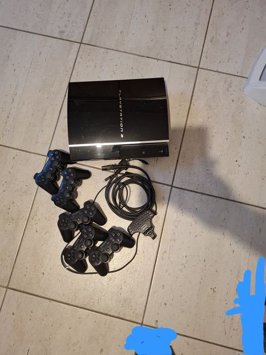 Vand Sony PlaySation 3 Ps3 cu 5 Controllere si Tastatura