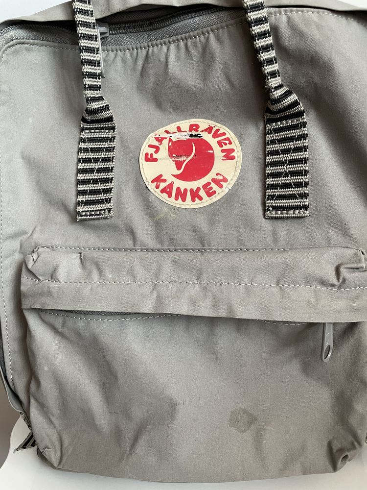 Rucsac Fjallraven Kanken mediu gri/negru