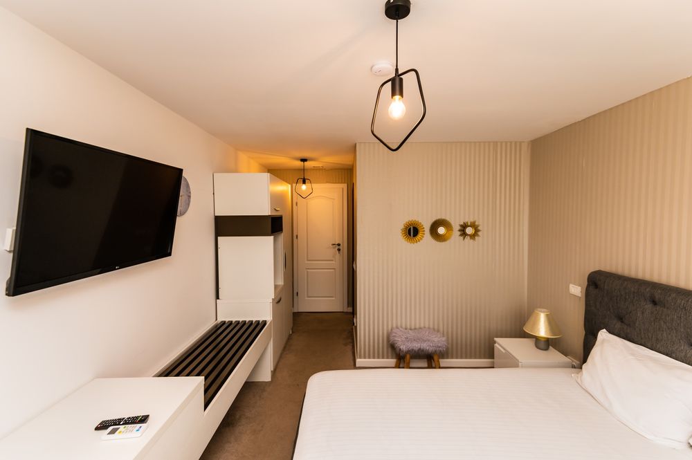 Vila P+2m 13 studiouri 1 apartament 12 locuri parcare închiriere terme
