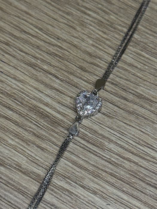 Серебрянный браслет с сердечком mone