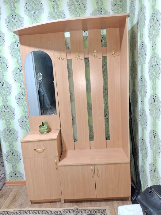 Прихожая мебель продам