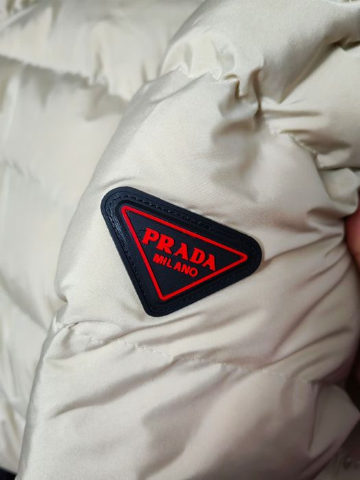 Oferta!! Geaca impermeabila Prada, calitate garantata, model superb