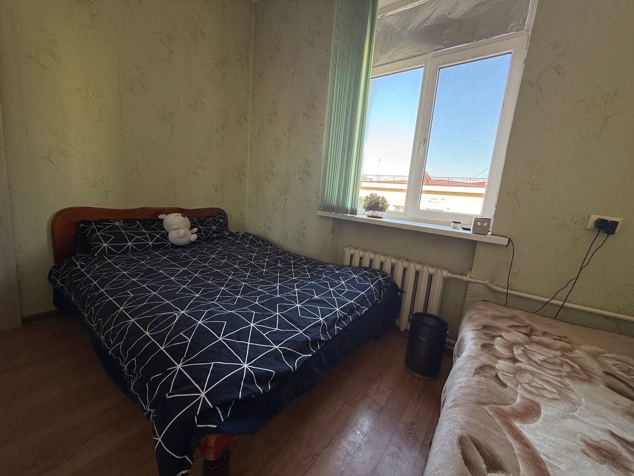 Срочно! Лабзак 2/4/4 среднее состояние кирпич .дом 59.500у.е