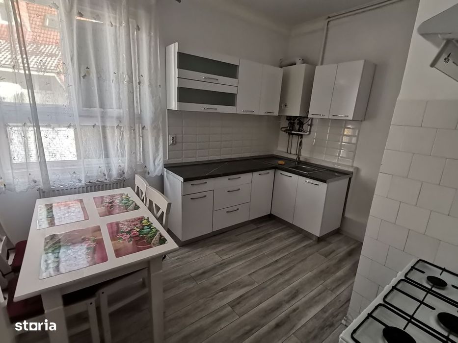 INCHIRIEZ ap.3 camere decomandate la casa,renovat,zona Semicentrala