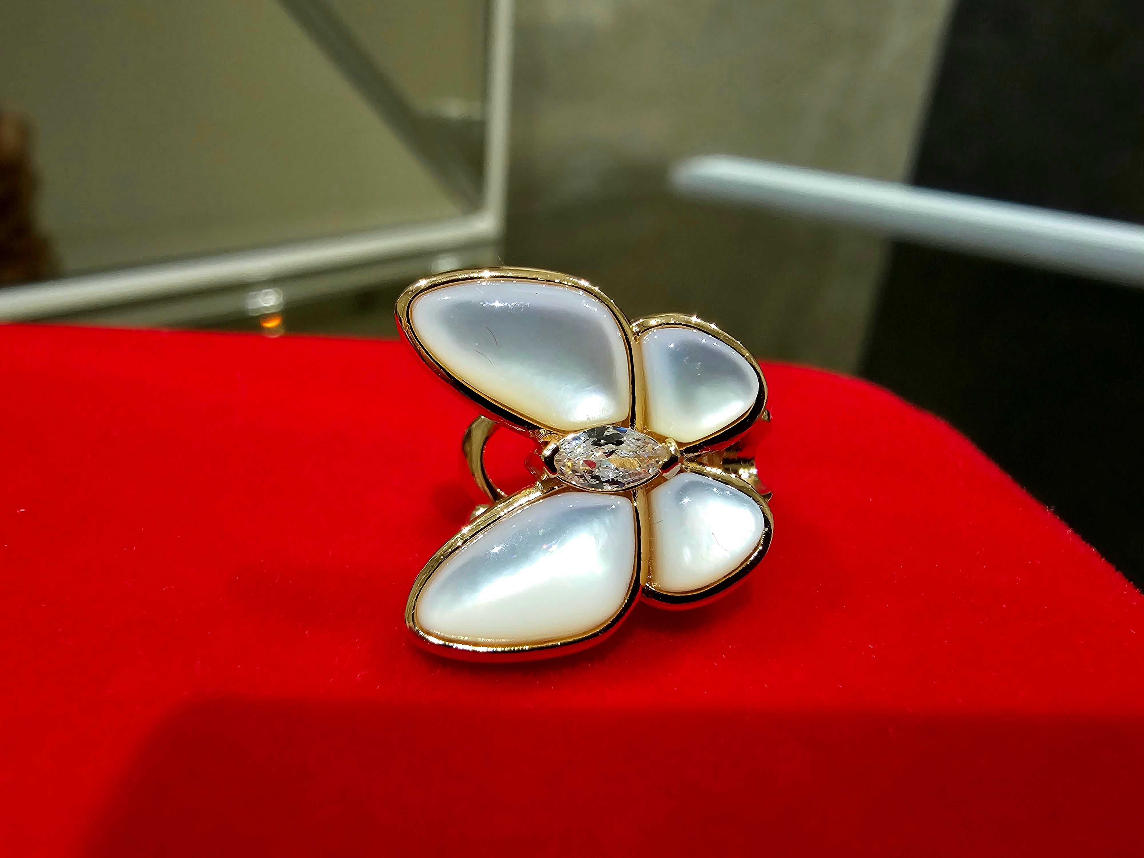 Van Cleef & Arpels VCA Rose Gold White Two Butterfly Дамски Обеци