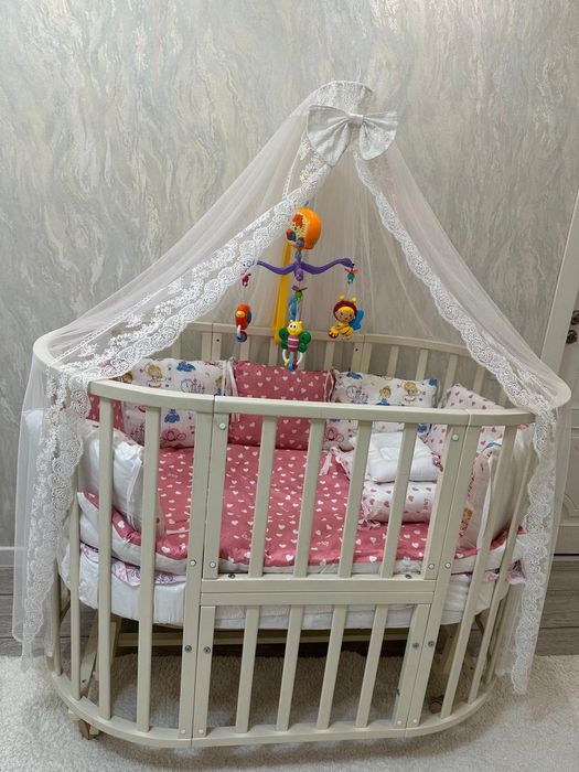 Продам манеж детский с бортиками девочки.