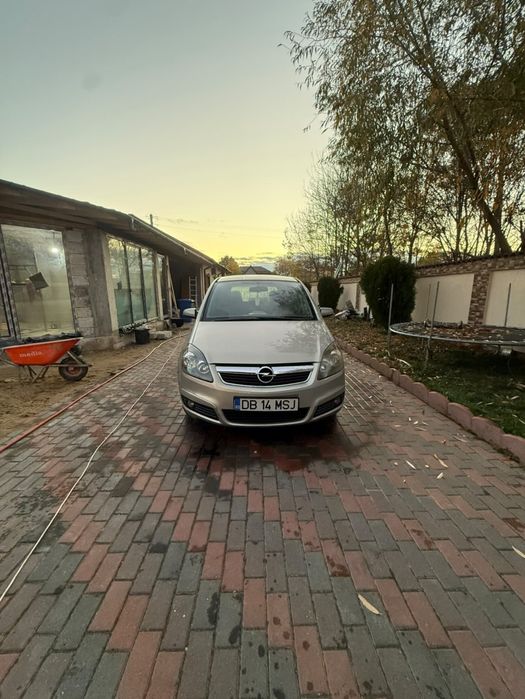 Vand opel zafira mai multe detali in privat