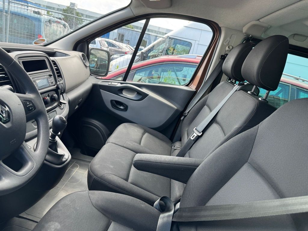 Inchiriez auto duba 8 si 9 persoane