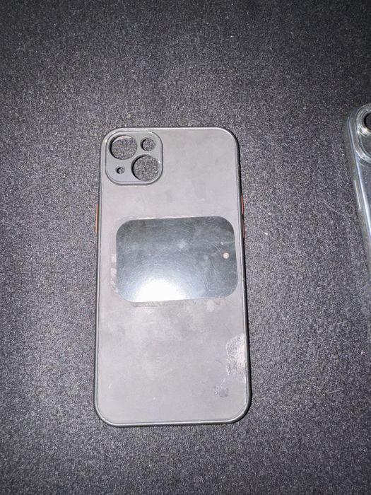 Vand 5 huse de iphone 15 plus si una de iphone 13 pro