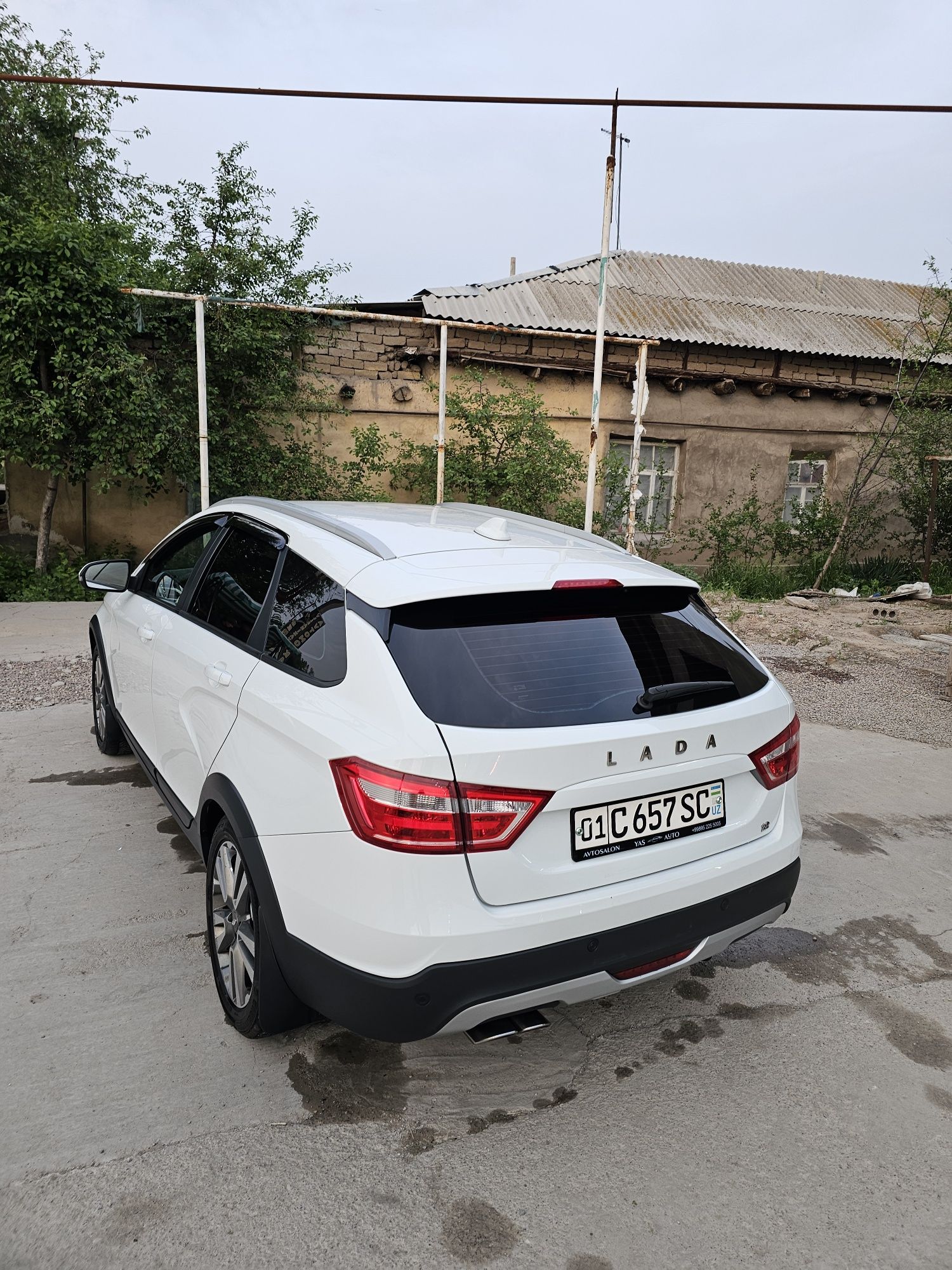 Lada Vesta SW Cross luxe multimedia