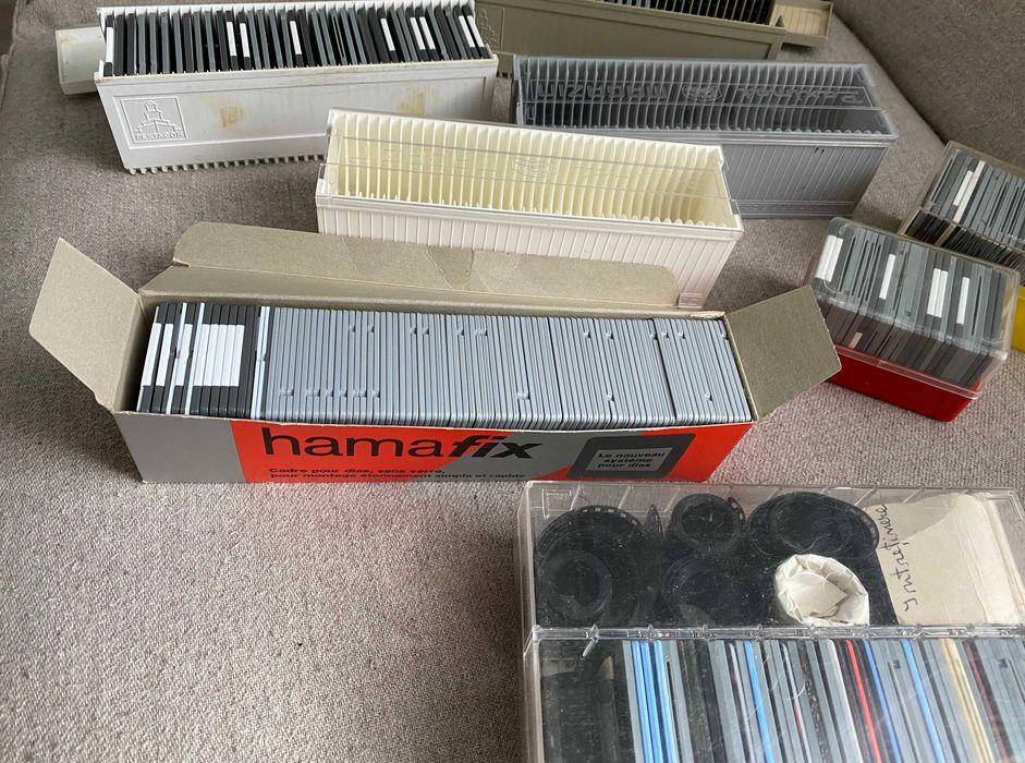 Set Diapozitiv cu suporti si casete diapozitive tot ce se vede in poze