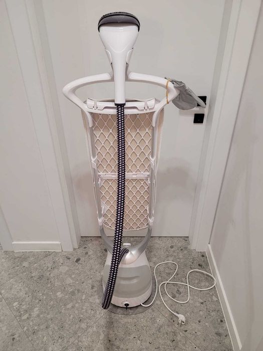 Чисто нов Philips уред за гладене с пара и самостоятелна поставка