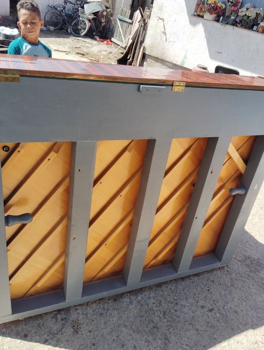 Vând pian in stare buna