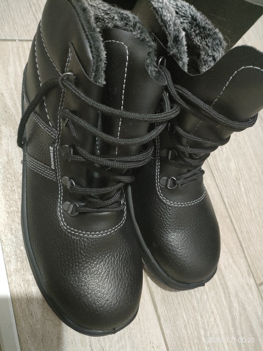 Продам ботинки защитные