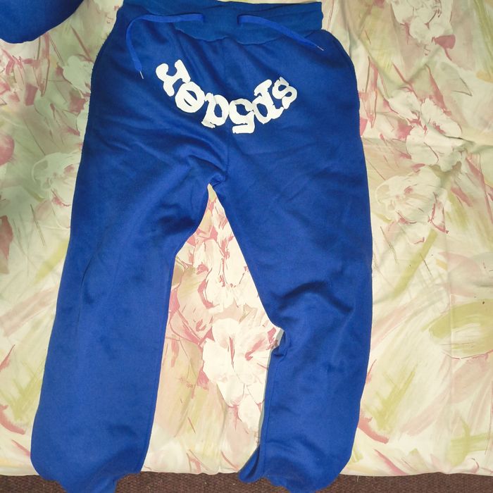 Vând hanorac și pantaloni SP5DER