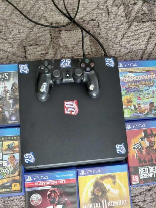 PS4 + maneta + 10 jocuri in stare foarte buna