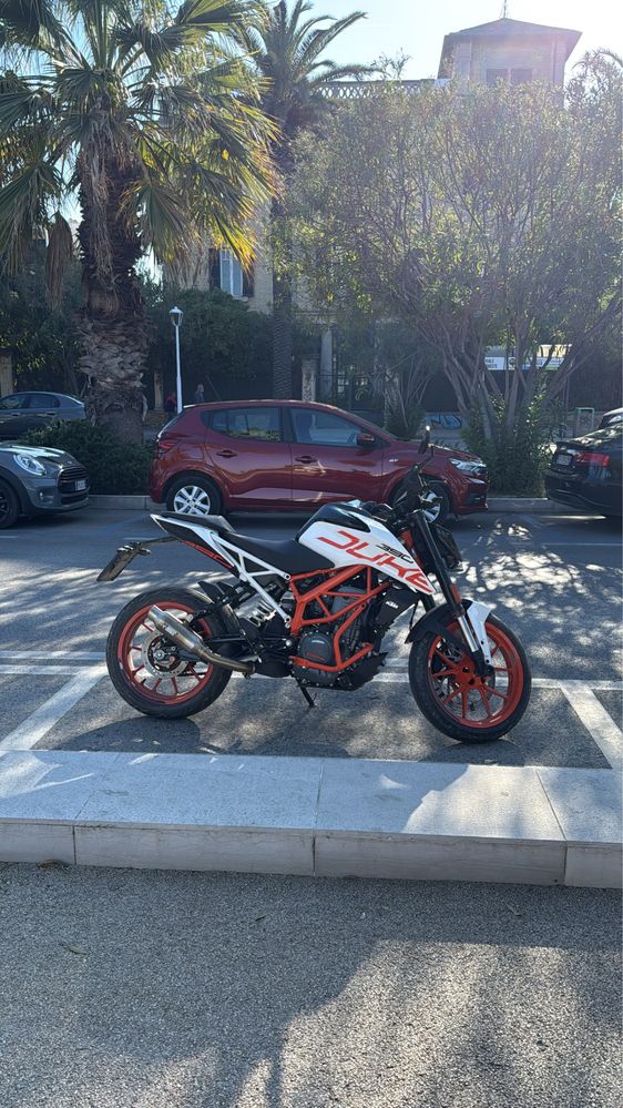 KTM Duke 390 – An 2020 – 15.000 km – Stare excelentă