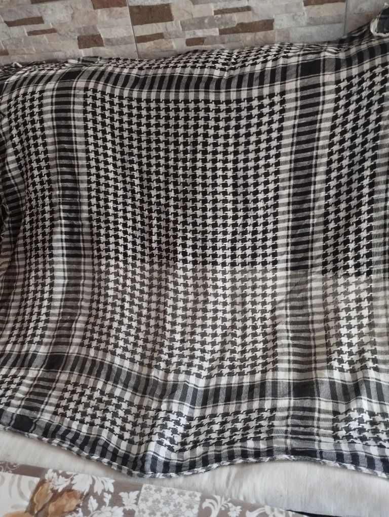 Шал автентичен разм.100/100 см.