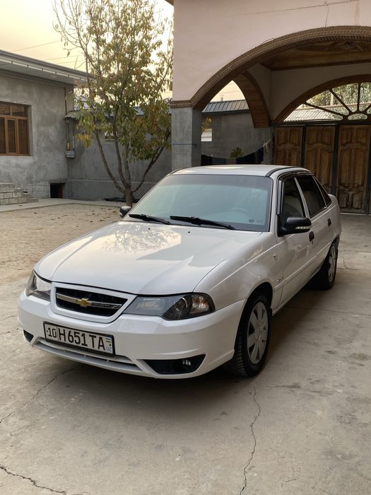 Nexia 2  1.6 sotiladi